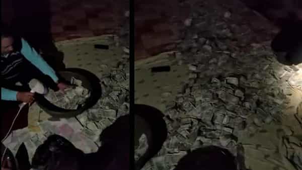 Viral Video: సంపులో కరెన్సీ కట్టలు.. నోట్లను ఇస్త్రీ చేసిన అధికారులు.!