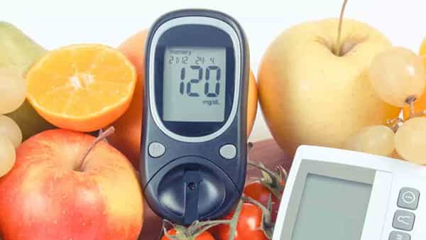 Diabetes Diet: డయాబెటిస్ సమస్యతో బాధపడుతున్నారా..? ఆహారంలో ఇలాంటి మార్పులు చేస్తే మంచిది..