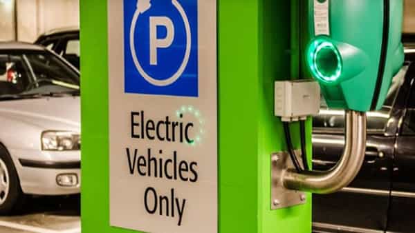 Electric Scooter: ఎలక్ట్రిక్ స్కూటర్ కొంటున్నారా.. కచ్చితంగా ఈ 3 విషయాలు గుర్తుంచుకోండి..!