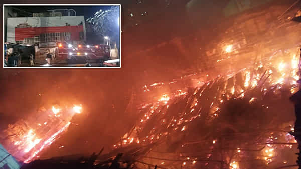 Hyd - Theater Fire Accident: హైదరాబాద్లో భారీ అగ్ని ప్రమాదం.. కాలి బూడిదైన సినిమా థియేటర్..