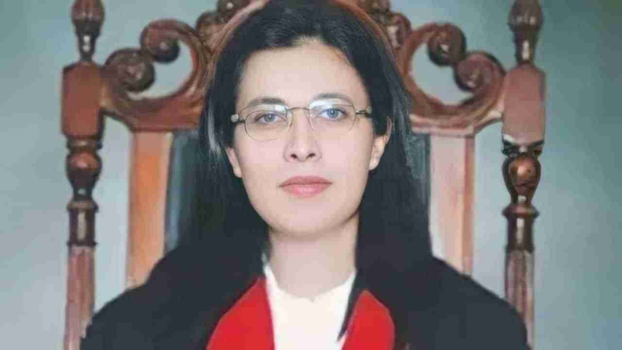 Pakistan First Woman SC Judge: పాకిస్తాన్‌ చరిత్రలో సంచలనం.. సుప్రీంకోర్టు తొలి మహిళా న్యాయమూర్తిగా జస్టిస్‌ అయేషా మాలిక్‌..