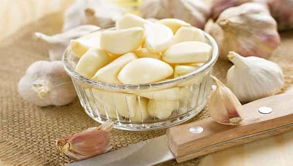 Health: ఆరోగ్యానికి మంచిదని వెల్లుల్లి తెగ తింటున్నారా.? ఈ సమస్యలు ఎదుర్కోక తప్పదు..
