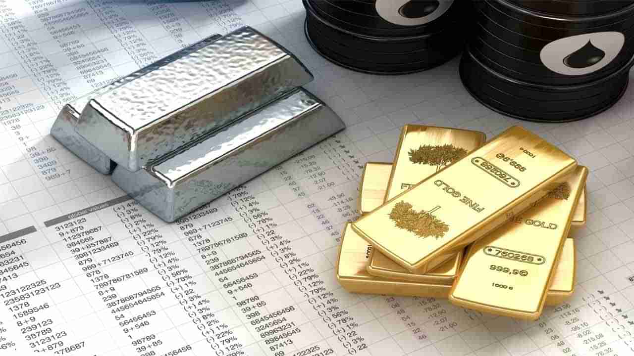 Gold, Silver Price Today: బంగారం, వెండి కొనుగోలుదారులకు శుభవార్త.. దిగి వస్తున్న ధరలు..!