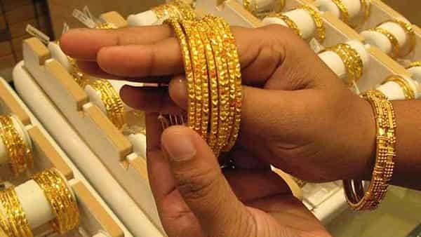 Gold Prices: పసిడి కొనుగోలుదారులకు షాకింగ్.. భారీగా పెరగనున్న బంగారం ధర..!