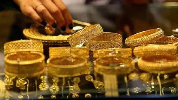 Gold Price Today: బంగారం కొనేవారికి శుభవార్త.. భారీగా దిగి వచ్చిన పసిడి ధర..!