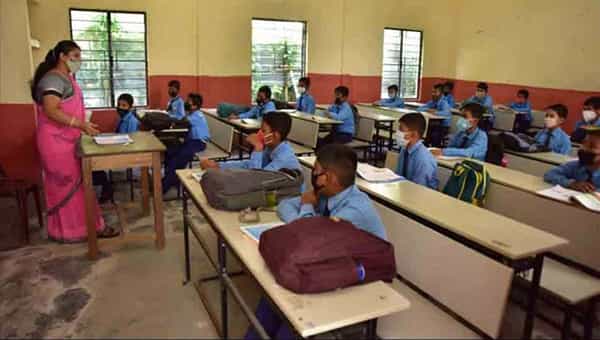 Online Classes: తెలంగాణ ప్రభుత్వం కీలక నిర్ణయం.. విద్యా సంవత్సరం నష్ట పోకూడదనే ఉద్దేశంతో..