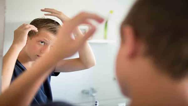 Grey hair issue: చిన్న వయసులోనే పిల్లల జుట్టు తెల్లబడుతోందా..? ఇలా చేస్తే ఆ సమస్యేలే ఉండవు..