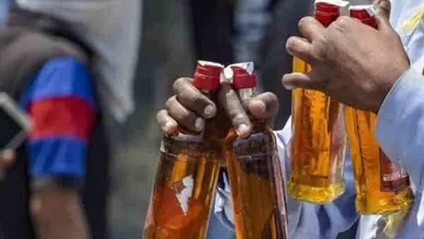 Hooch Tragedy: మళ్లీ కాటేస్తున్న కల్తీ మద్యం.. గంటల వ్యవధిలోనే ఆరుగురు బలి..