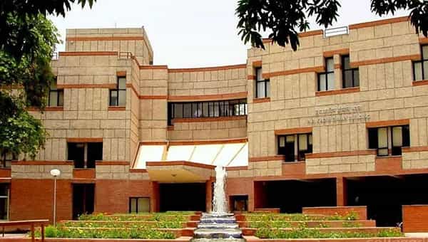 IIT Recruitment: ఐఐటీలో ఆర్ఈవో పోస్టుల భర్తీకి నోటిఫికేషన్.. నెలకు రూ. 2 లక్షలకుపైగా జీతం పొందే అవకాశం..