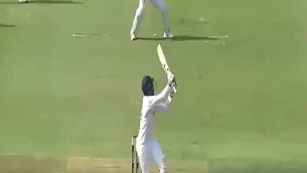 IND vs SA 2nd Test: బుమ్రా భారీ సిక్స్.. ఫన్నీ రియాక్షన్ ఇచ్చిన భార్య.. వైరలవుతోన్న వీడియో