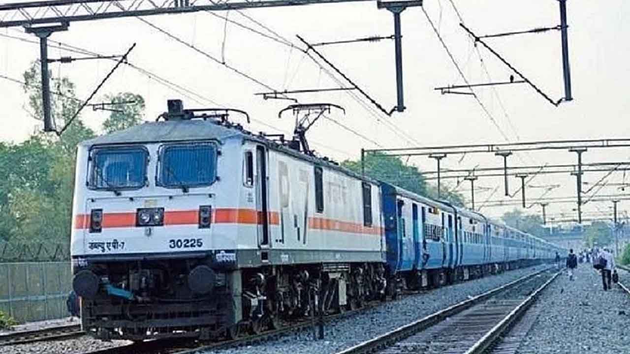 Indian Railway: వివిధ పనుల కారణంగా 2021-22 మొదటి 9 నెలల్లో 35వేల రైళ్లు రద్దు..!
