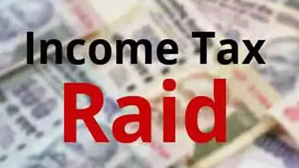 IT Raids: తెలుగు రాష్ట్రాల్లో ఐటీ దాడుల కలకలం.. రియల్ ఎస్టేట్ కంపెనీల్లో విస్తృత తనిఖీలు..