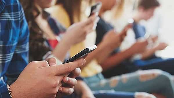 JIO, Airtel: జియో, ఎయిర్టెల్ 300 ప్లాన్.. ధర ఒకే విధంగా ఉన్నా ప్రయోజనాలు వేరు..?