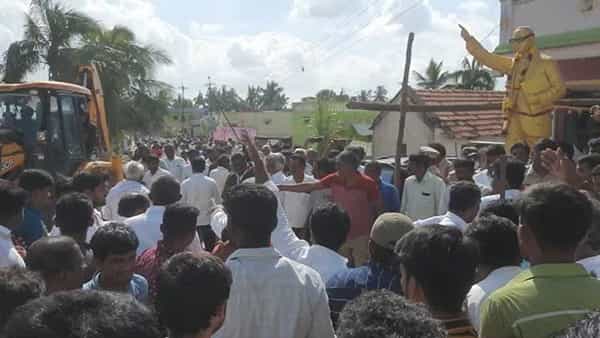 Ramakuppam Tension: విగ్రహాల వివాదం.. రామకుప్పంలో ఉద్రిక్తత.. రంగంలోకి దిగిన పోలీసులు..