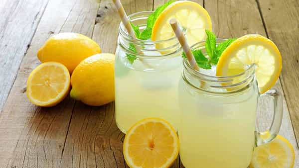 Lemon Water: రోజూ ఉదయాన్నే నిమ్మరసం తాగుతున్నారా ? అయితే మీరు ప్రమాదంలో ఉన్నట్టే.. ఎందుకో తెలుసా..