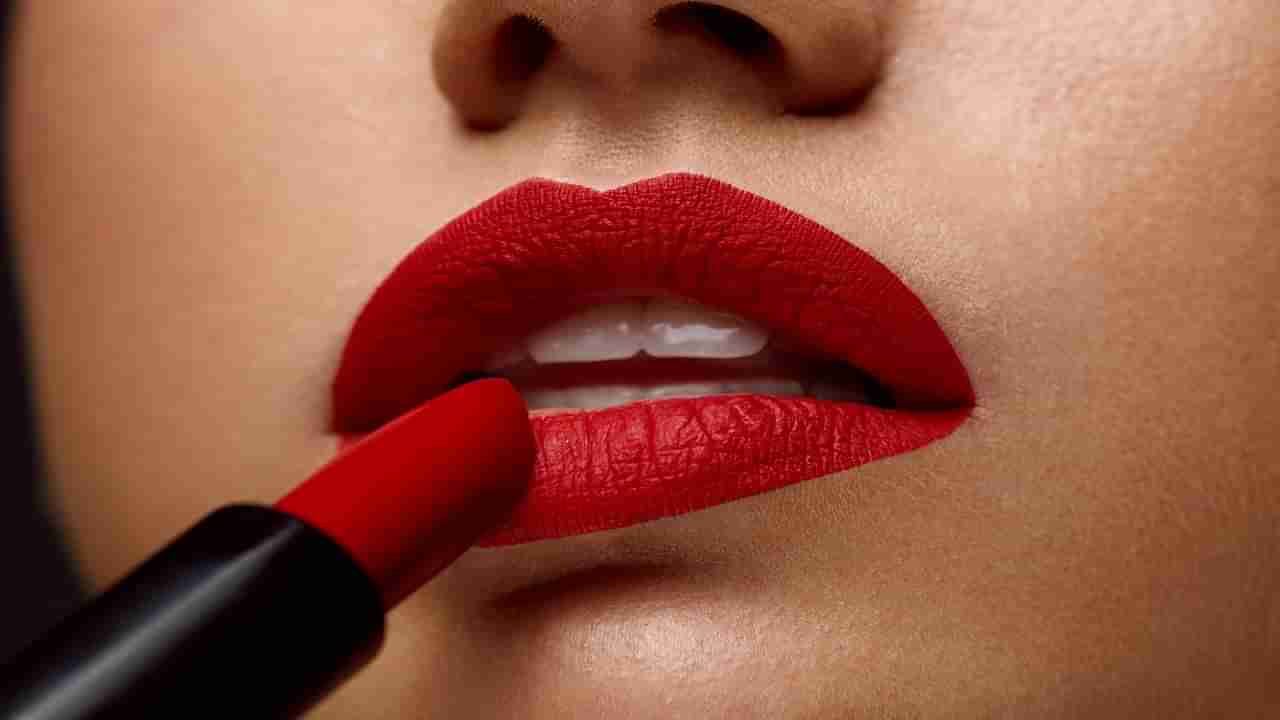 Lipstick Side Effects: లిప్‌స్టిక్‌ ఎక్కువగా వాడుతున్నారా.. అయితే మీరు ప్రమాదంలో పడినట్లే..