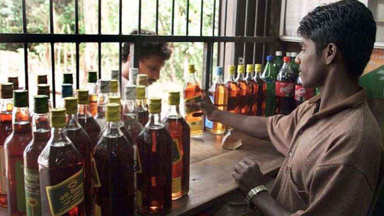 Liquor Shop: కొత్త మద్యం పాలసీ.. పెరగనున్న లిక్కర్ షాపుల లైసెన్స్‌ ఫీజు.. తగ్గనున్న మద్యం ధరలు..!