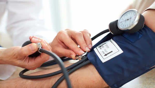 Health: మీలో ఈ లక్షణాలు కనిపిస్తున్నాయా.? వెంటనే చెక్ చేసుకోండి.. లో బీపీ కావొచ్చు..