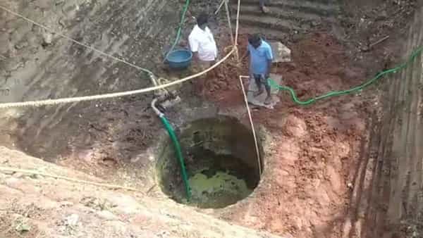 Mangalagiri: లక్ష్మీ నరసింహా స్వామి ఆలయం నాలుగు కాళ్ళ మండపం కోనేరులో బయటపడిన పిల్ల బావి..