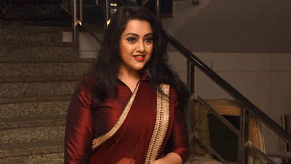 Meena : హీరోయిన్ మీనా కుటుంబంలో కరోనా కలకలం.. కొత్త అతిథి వచ్చిందంటూ ఇంట్రస్టింగ్ ట్వీట్..