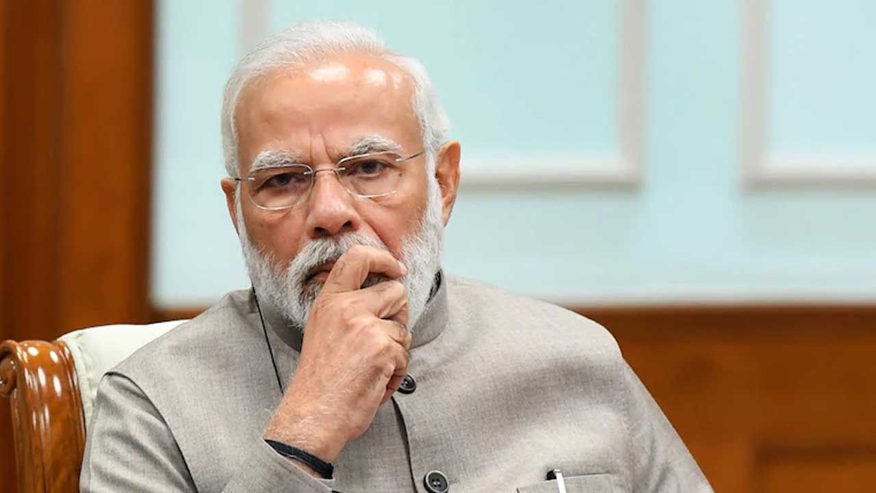 PM Modi Review: కొవిడ్ విజృంభణ నేఫథ్యంలో కేంద్ర కీలక నిర్ణయం.. వారికి వర్క్ ఫ్రం హోమ్!