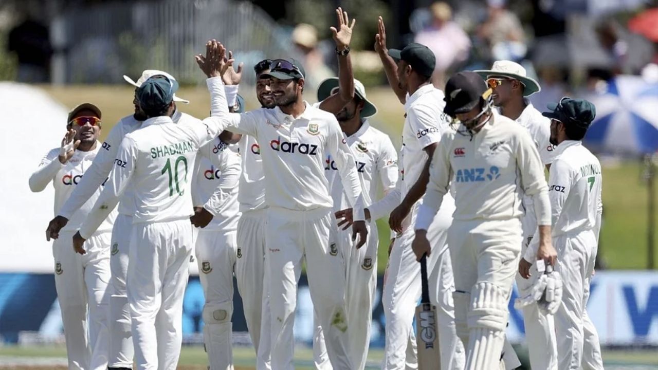 NZ vs BAN, 1st Test: బంగ్లా దెబ్బకు కుప్పకూలిన కివీస్.. మరో ఘోర ఓటమి తప్పదా..!
