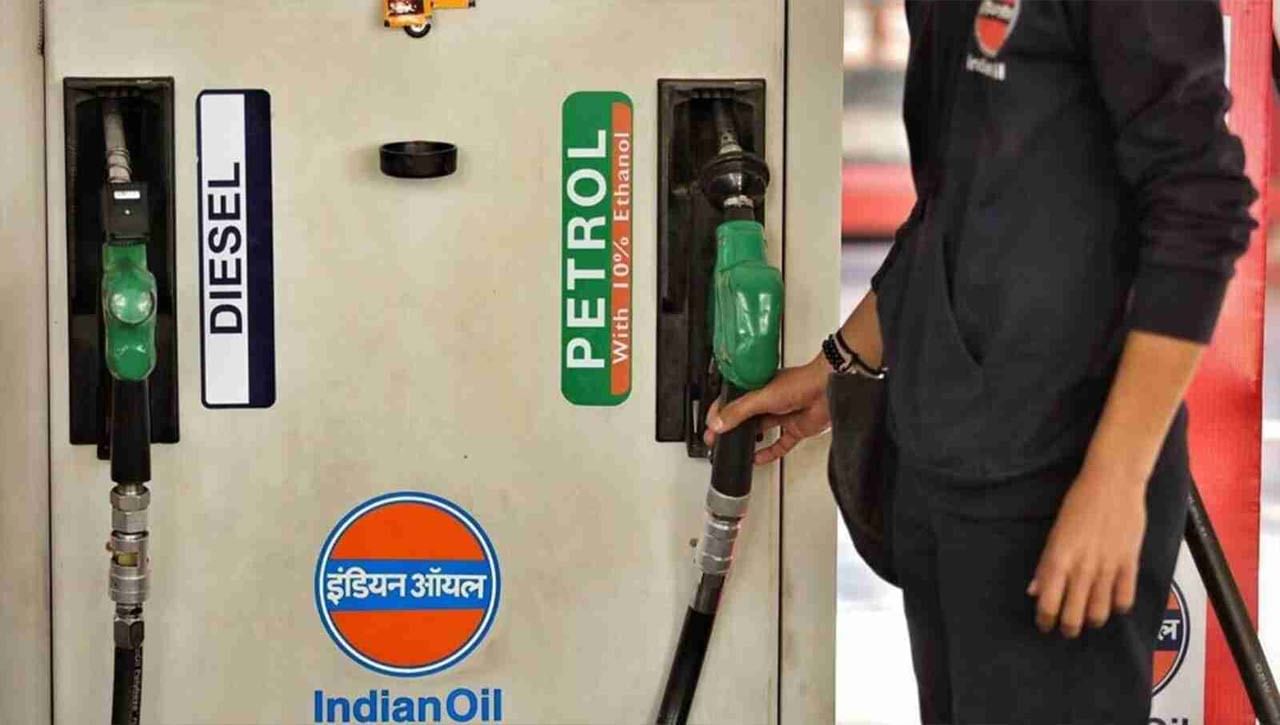 Petrol Diesel Price: స్థిరంగా కొన‌సాగుతోన్న‌ పెట్రోల్‌, డీజిల్ ధ‌ర‌లు.. కొన్ని చోట్ల మాత్రం స్వ‌ల్పంగా త‌గ్గాయి..