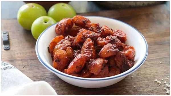 Pickles: చలికాలం పచ్చళ్లు ఎక్కువగా తింటున్నారా.. కొంచెం ఈ విషయాలపై ఓ లుక్కేయండి..?
