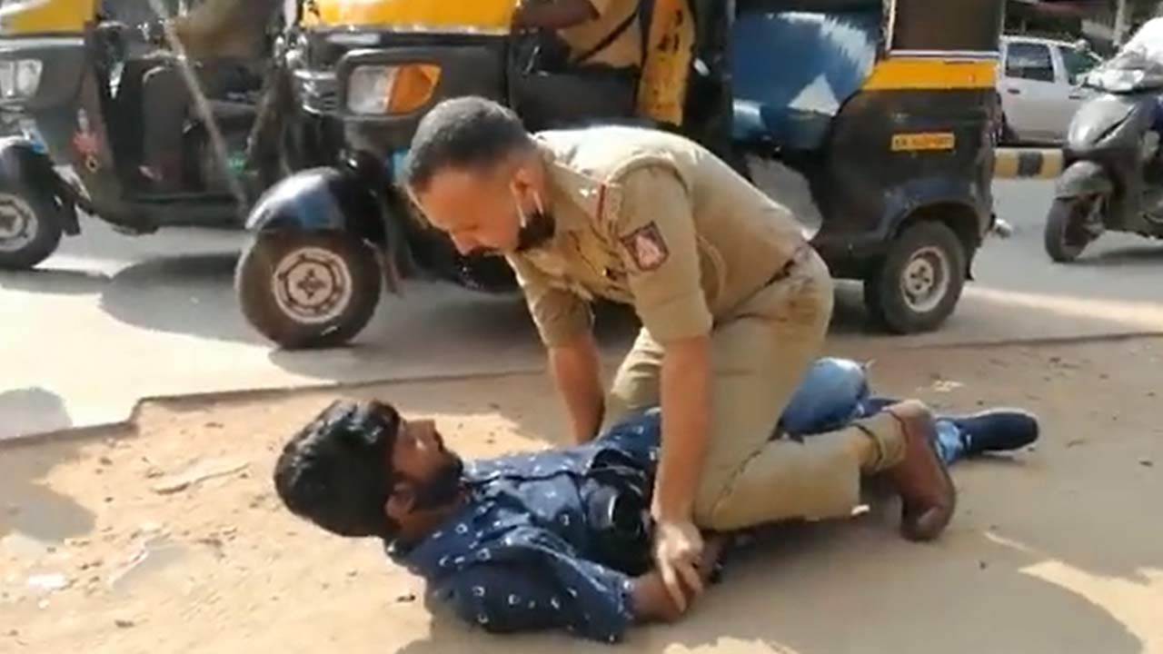 Viral Video: సినిమా స్టైల్ ఛేజింగ్ సీన్.. పారిపోతున్న దొంగను పట్టుకున్న పోలీస్..