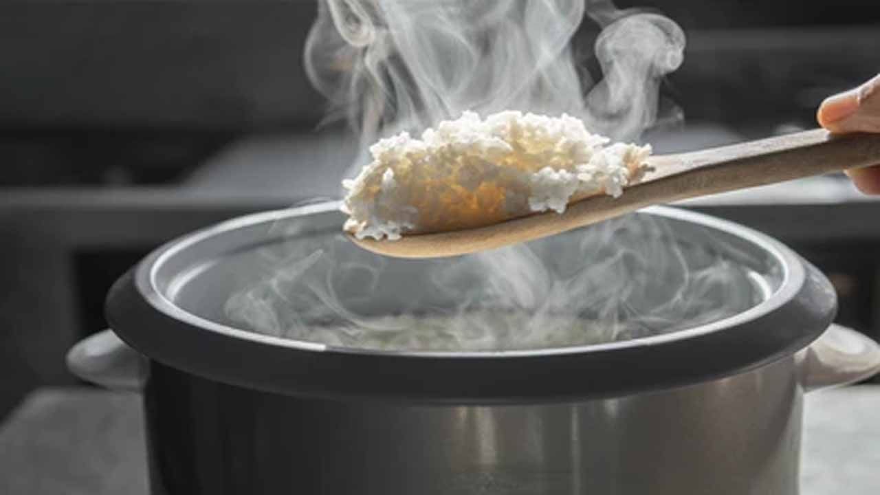 Pressure Cooked Rice: ప్రెషర్‌ కుక్కర్‌లో వండిన అన్నం ఆరోగ్యానికి మంచిదేనా..? ఆరోగ్య నిపుణుల క్లారిటీ..!