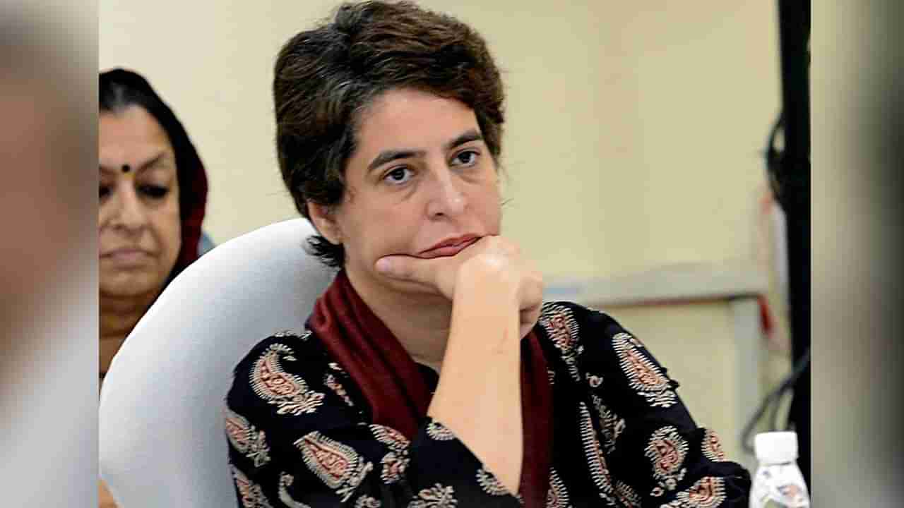 Priyanka Gandhi: పరీక్షా పే చర్చ లాగా పరీక్షా పేపర్ లీక్ పై చర్చ పెట్టండి.. ప్రియాంకా గాంధీ డిమాండ్