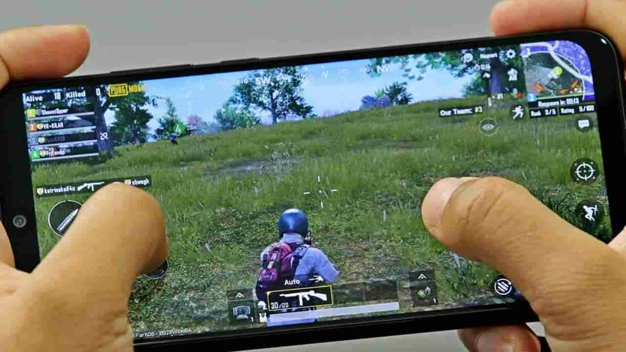 Tragedy: రైలు పట్టాలపై కూర్చొని పబ్​జీ గేమ్.. ట్రైన్ ఢీకొని అన్నదమ్ములు స్పాట్ డెడ్