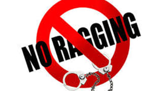 విషాదం.. ఇంట్లో గ్యాస్ లీక్ చేసుకొని ఒకే కుటుంబానికి చెందిన ముగ్గురు ఆత్మహత్య..!