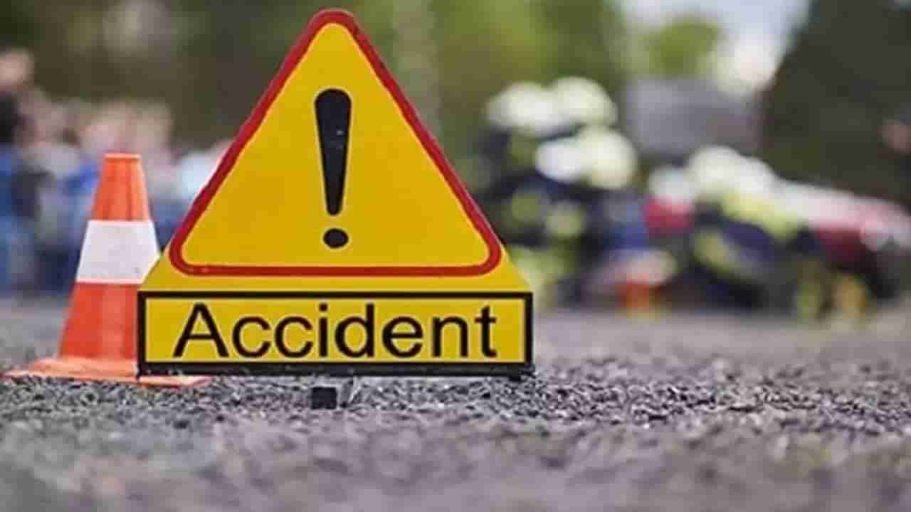 Road Accident: కరీంనగర్‌ జిల్లాలో రోడ్డు ప్రమాదం.. రెండు వాహనాలు ఢీకొని 20 మందికి గాయాలు