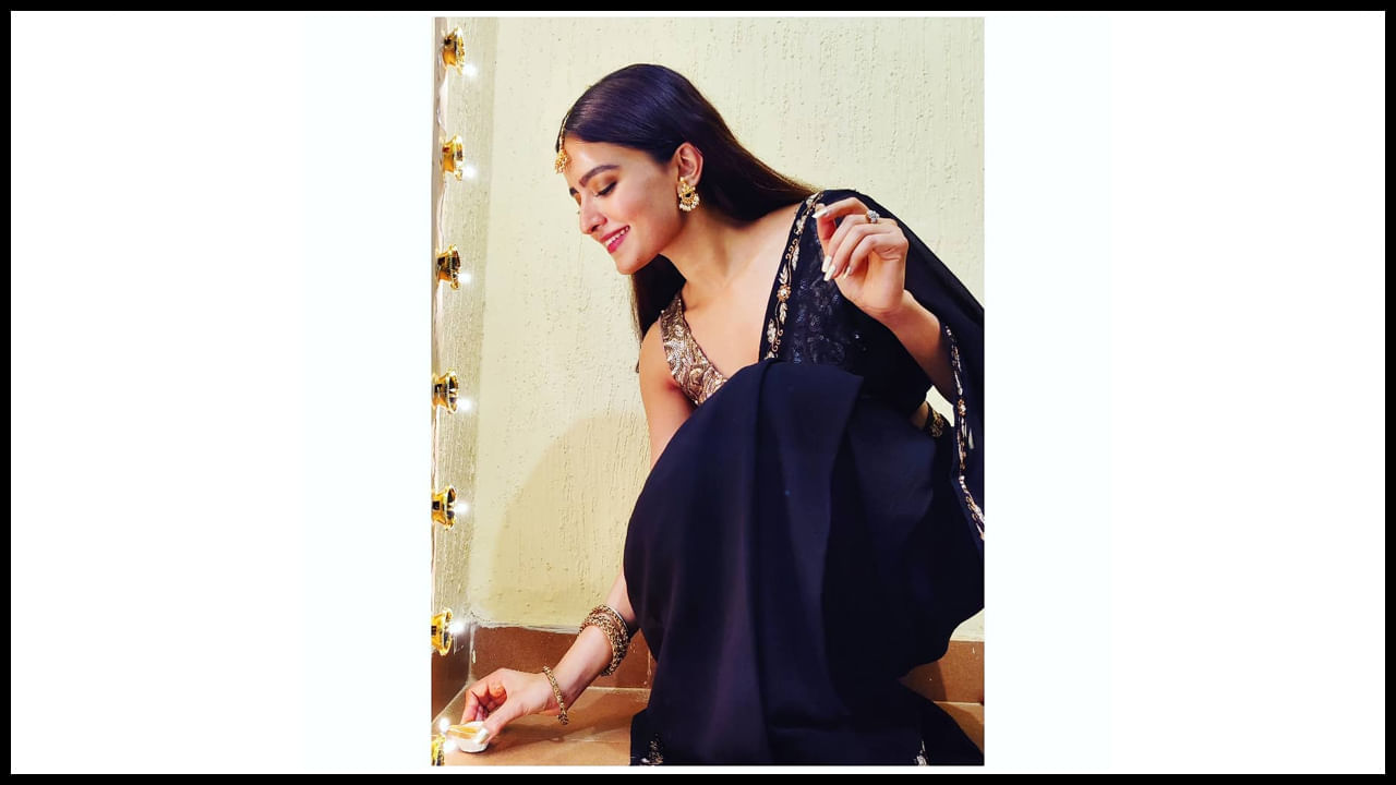 వయ్యారాలు వలకబోస్తున్న రుక్సార్ ధిల్లాన్ ఫొటోస్ 