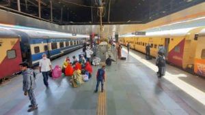 Sankranti Special Trains: రైలు ప్రయాణికులకు గుడ్‌న్యూస్.. సంక్రాంతికి 200లకు పైగా స్పెషల్ ట్రైన్స్..