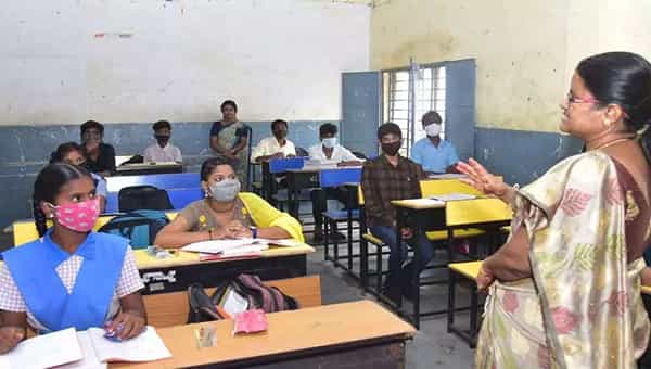School Reopen: త్వరలోనే దేశ వ్యాప్తంగా స్కూల్స్ పునఃప్రారంభం.. ఆ దిశగా కేంద్రం అడుగులు..