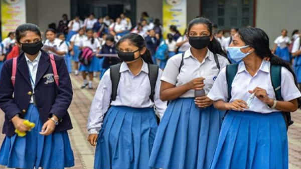 Telangana: కరోనా ఆంక్షలు.. తెలంగాణలో విద్యాసంస్థలకు సెలవులు పొడిగింపు.?