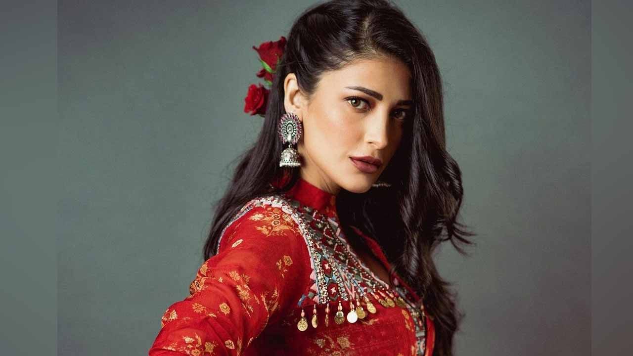 Shruti Haasan: కరోనా బారిన పడ్డ హీరోయిన్.. ఆందోళనలో  సలార్ చిత్రయూనిట్..