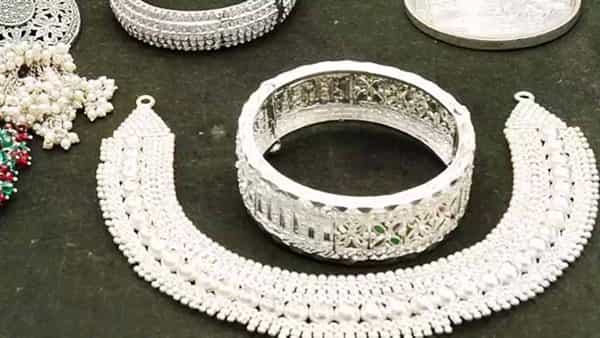 Silver Price Today: నిలకడగా వెండి ధరలు.. ఈరోజు హైదరాబాద్, విజయవాడలో సిల్వర్ రేట్స్ ఇలా..