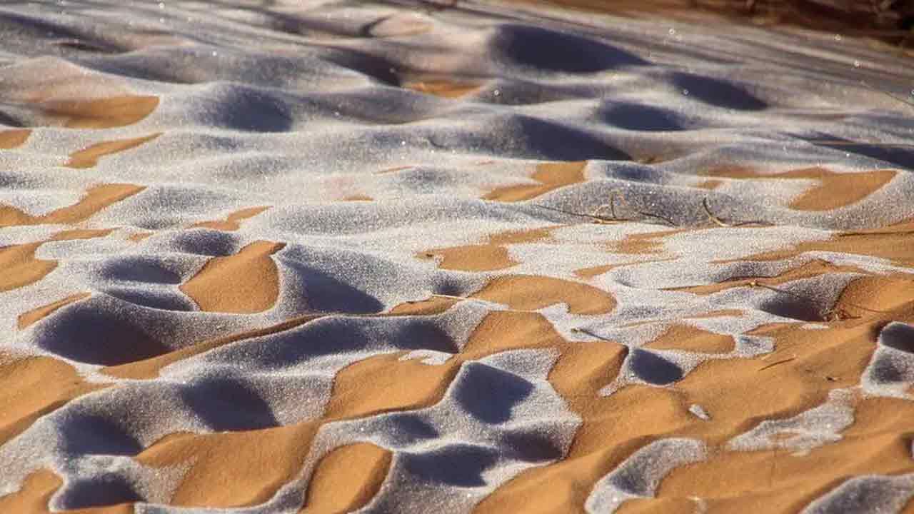 Sahara Desert Snowfall: మంచు దుప్పటి కప్పుకున్న సహారా ఎడారి.. వీడియో వైరల్..