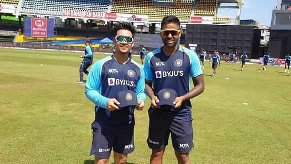 IND vs WI: ఒత్తిడిలో 120 స్ట్రైక్రేట్తో బ్యాటింగ్ అతని స్పెషాలిటీ.. ఏ ప్లేస్లో వచ్చినా దబిడ దిబిడే: దినేష్ కార్తీక్