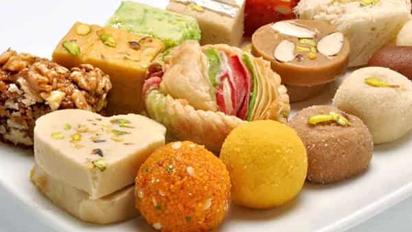 Sugar Craving: ఎల్లప్పుడూ తీపి తినాలనిపిస్తుందా..? అయితే ప్రమాదమే.. ఏం చేయాలో తెలుసుకోండి