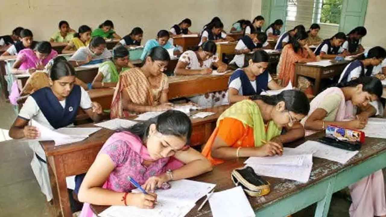 AP Inter Exams: ఏపీలో ఇంటర్ పరీక్షలు వాయిదా పడే అవకాశం.. నేడు ఇంటర్ బోర్డు అధికారులు, ఎస్సెస్సీ బోర్డు సమావేశం