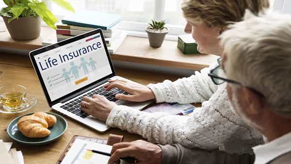 Term Insurance Premiums: పాలసీదారులకు టర్మ్ ఇన్సూరెన్స్ ప్రీమియంల పెంపు.. కోవిడ్ క్లెయిమ్ల సంఖ్య పెరగడమే కారణమా..?