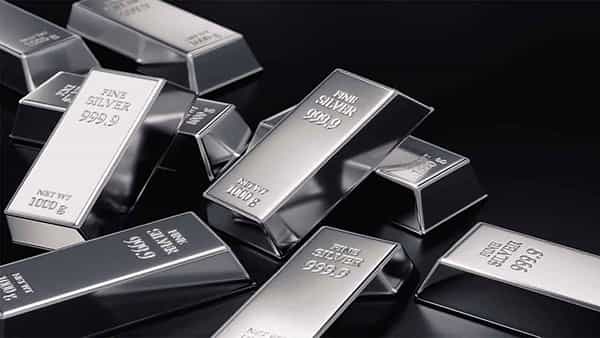 Silver Price Today: వెండి ప్రియులకు గుడ్న్యూస్.. భారీగా తగ్గిన సిల్వర్ ధర..