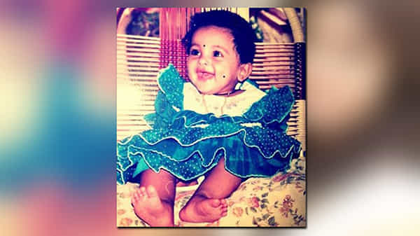 Viral Photo: చిరునవ్వులతో ముద్దులొలికే ఈ చిన్నారి వరుస హిట్స్తో దూసుకుపోతోంది.. ఎవరో గుర్తుపట్టారా.!