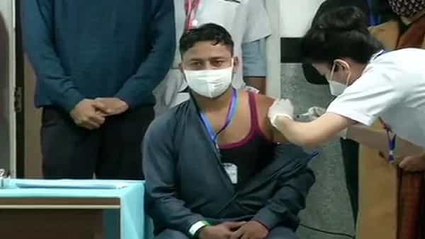Covid 19 Vaccine Latest Updates: అలాంటి వారికి వ్యాక్సీన్ వేయకండి.. రాష్ట్రాలకు కేంద్రం కీలక లేఖ..!