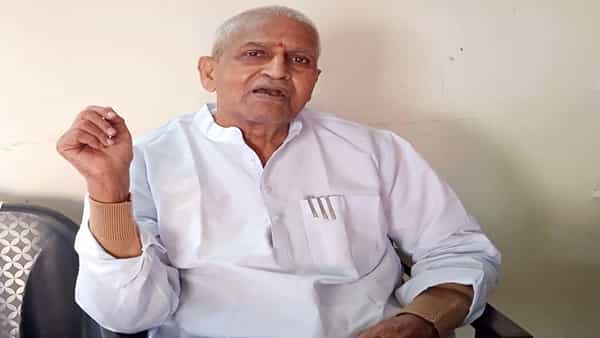 Tirumalaiah: నిస్వార్ధం, మొక్కవోని దీక్ష ఆయన సొంతం.. గ్రామాభివృద్ధికి సొంత భూములు ఇచ్చిన మాజీ సర్పంచ్!