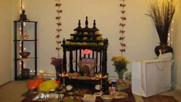 Vastu Tips: ఇంట్లో పూజ గది ఏర్పాటులో ఈ నియమాలు పాటించండి.. సంపద, సంతోషం మీ సొంతం..